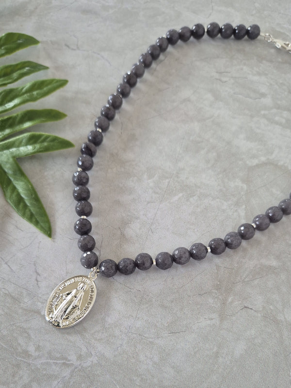 Collar Fe Gris Plata