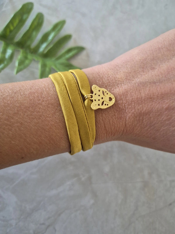 Pulsera Tigresa Seda Dorado
