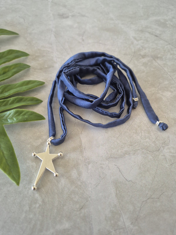 Collar Estrella Seda Azul Plata